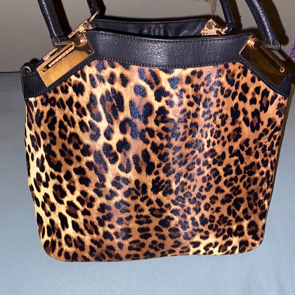 Black Rivet Leopard print purse